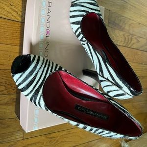 Bandolino zebra striped peep toe heels